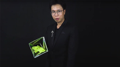 Triangle Change Silk Color by 7 MAGIC - Trick